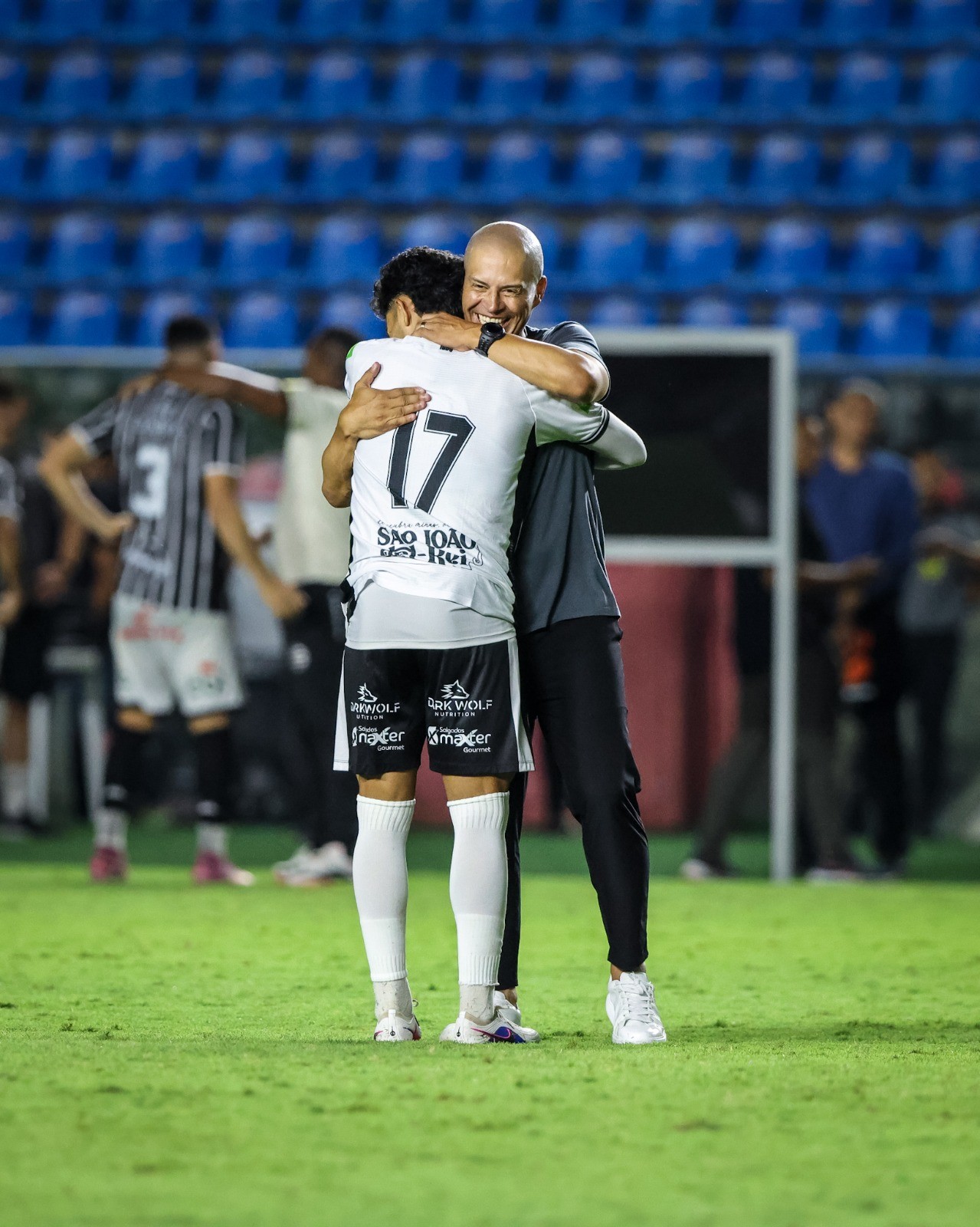 Alex vê estreia positiva no Athletic e vibra com classificação na Copa do Brasil: “Eleva a moral”