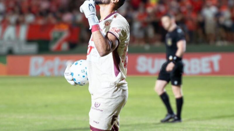 Dalberson diz que sabia onde adversário bateria pênalti e agradece ao scout do Vila