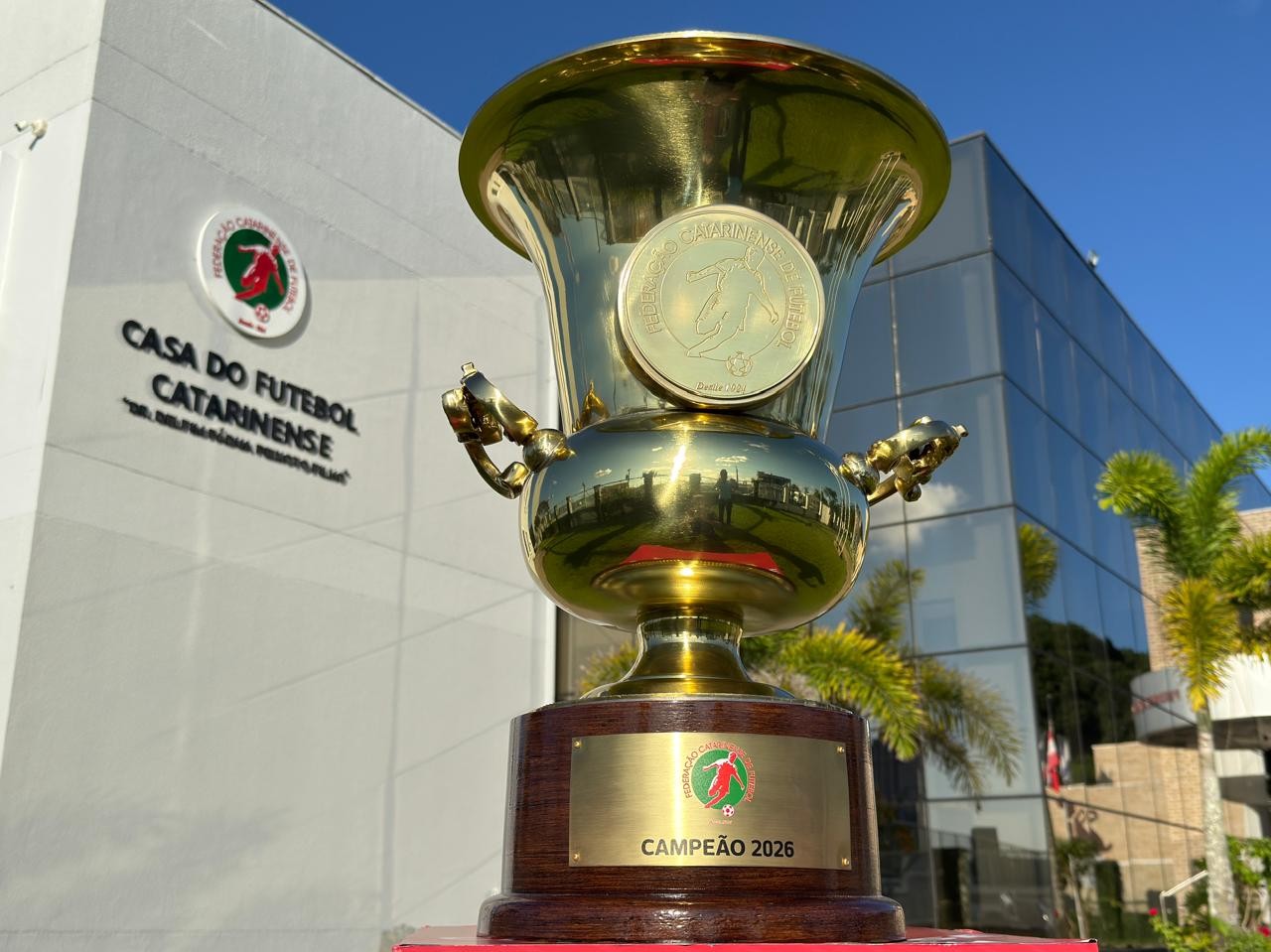 FCF divulga a nova taça do Campeonato Catarinense