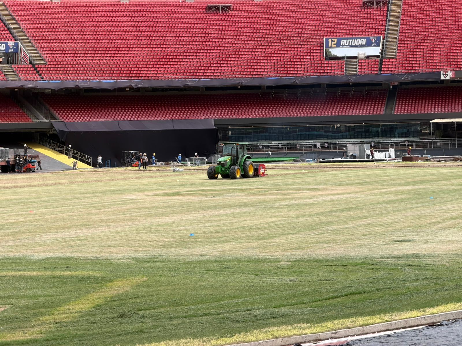 Veja como ficou o gramado do Morumbi após shows do AC/DC