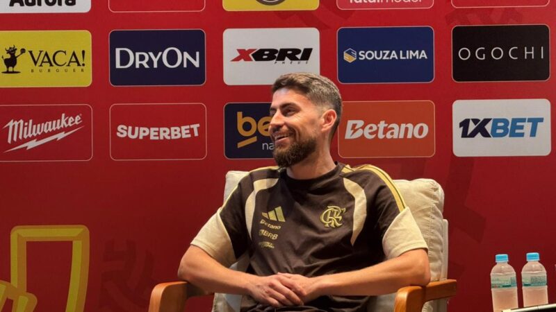 Jorginho admite surpresa com demissão de Filipe Luís e brinca: “O que é comum no Flamengo?”