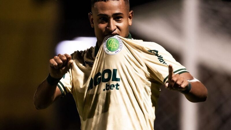 Conheça atacante, ex-parceiro de Love e Maicon, que brilha em clube novato no futebol nordestino