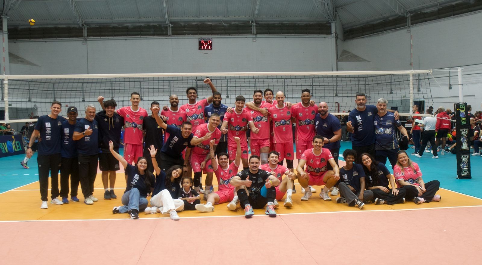 “É continuar com essa energia”, diz Arthur após a classificação do Mogi aos playoffs da Superliga B