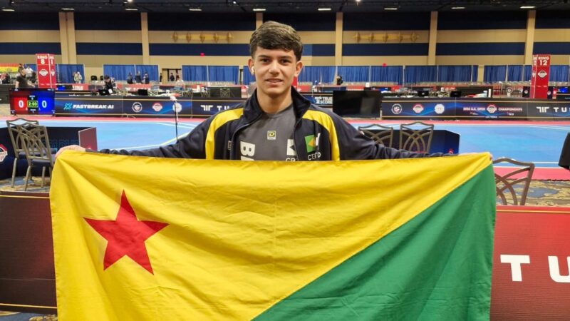 Estreante na categoria juvenil, Bryan Azevedo cai nas oitavas do Aberto de Taekwondo nos EUA