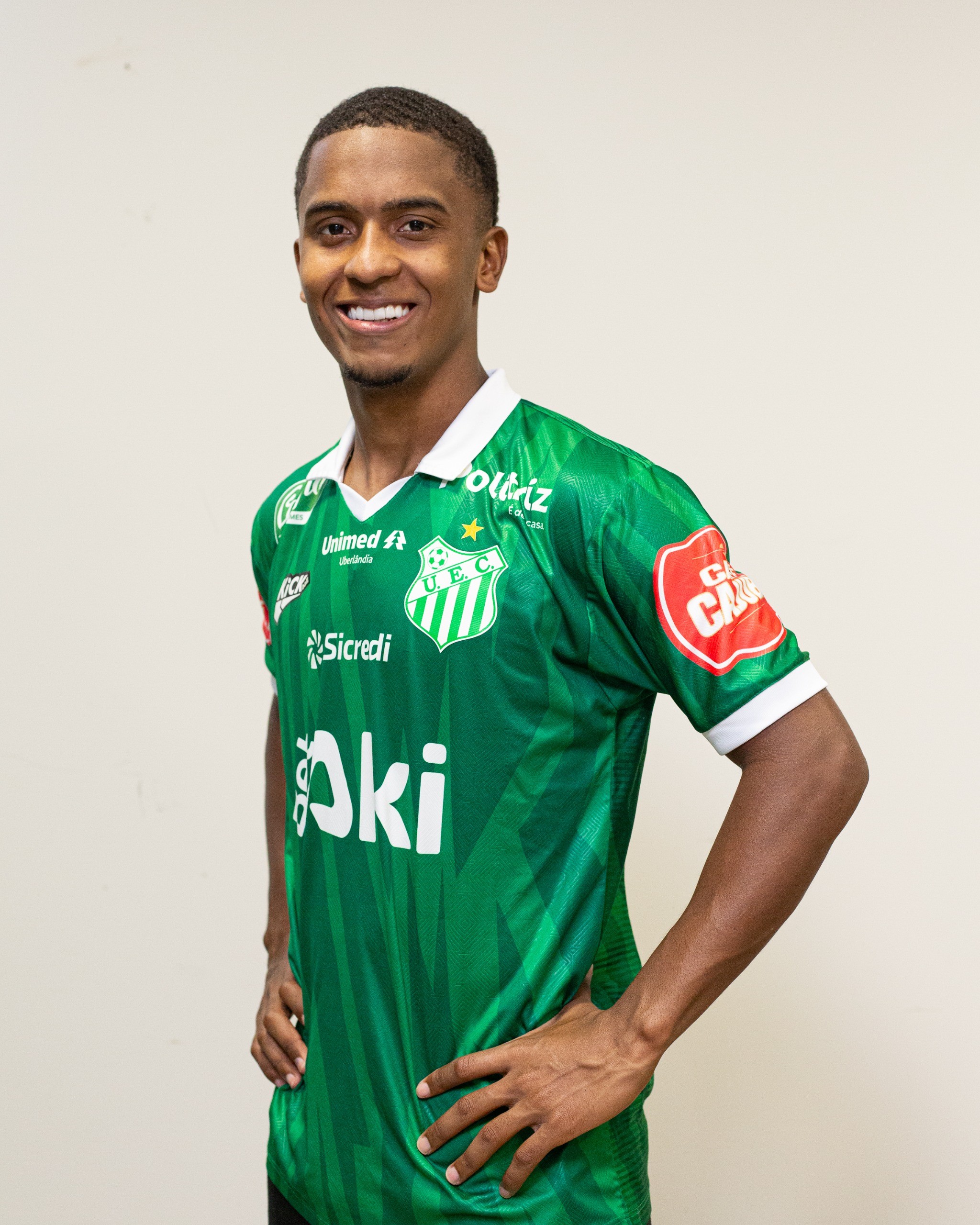 Campeão na base do Santos, volante é anunciado pelo Uberlândia para sequência de 2026