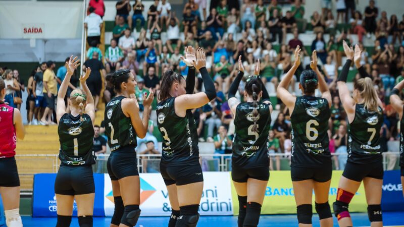 Chapecó reage e vira sobre o Pinheiros na ida da semifinal da Superliga B