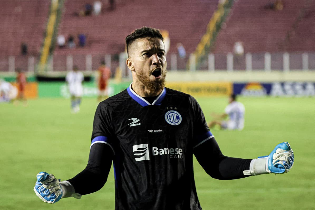 Herói dos pênaltis, Rafael Pascoal brilha nas disputas pelo Confiança em 2026