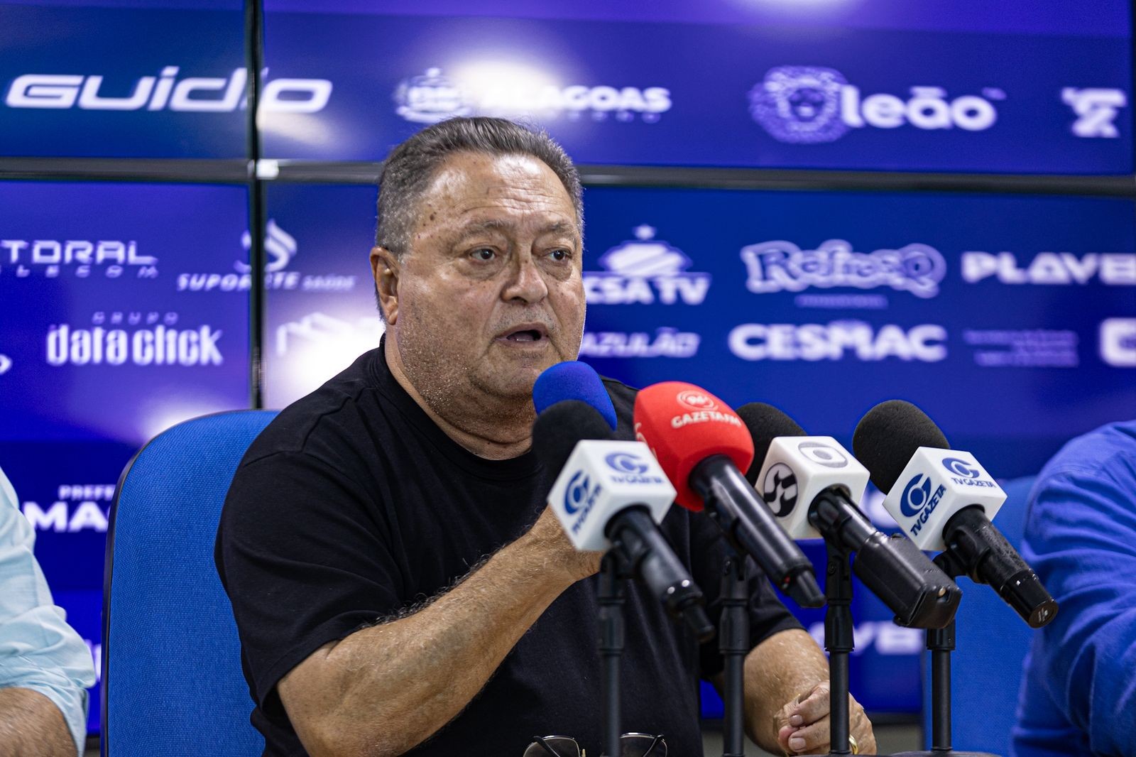 Presidente do CSA admite atraso de salários dos jogadores, promete pagar e tenta contratar reforços