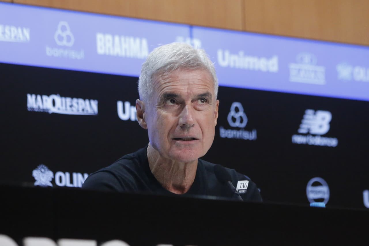 Luís Castro explica empate do Grêmio por desgaste físico, desfalques e chances perdidas