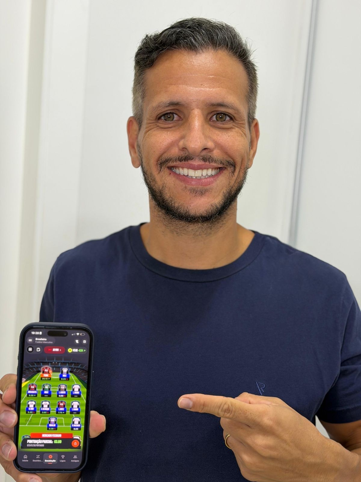 Liga Premiada Cartola 2026: palmeirense larga clubismo e é o campeão Diamante PRO de Fevereiro