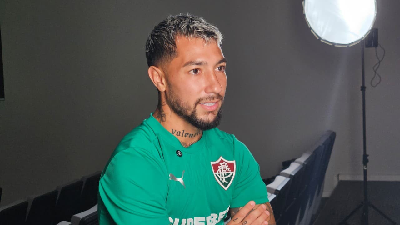 Acosta aprova dupla com Savarino e chama liderança no Fluminense: “Não abaixo cabeça para ninguém”