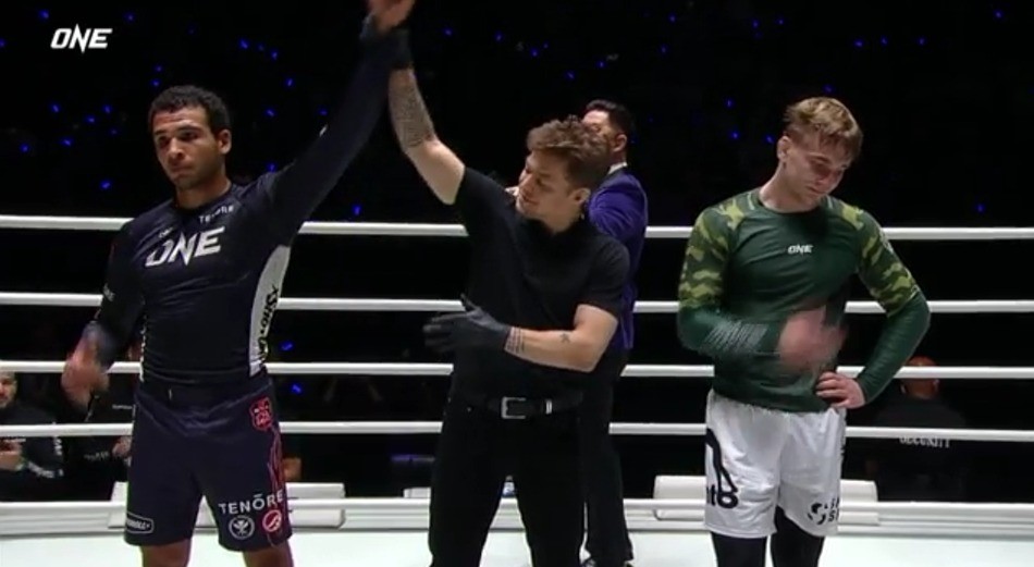 ONE: Tye Ruotolo defende cinturão, e John Lineker sofre nocaute no kickboxing
