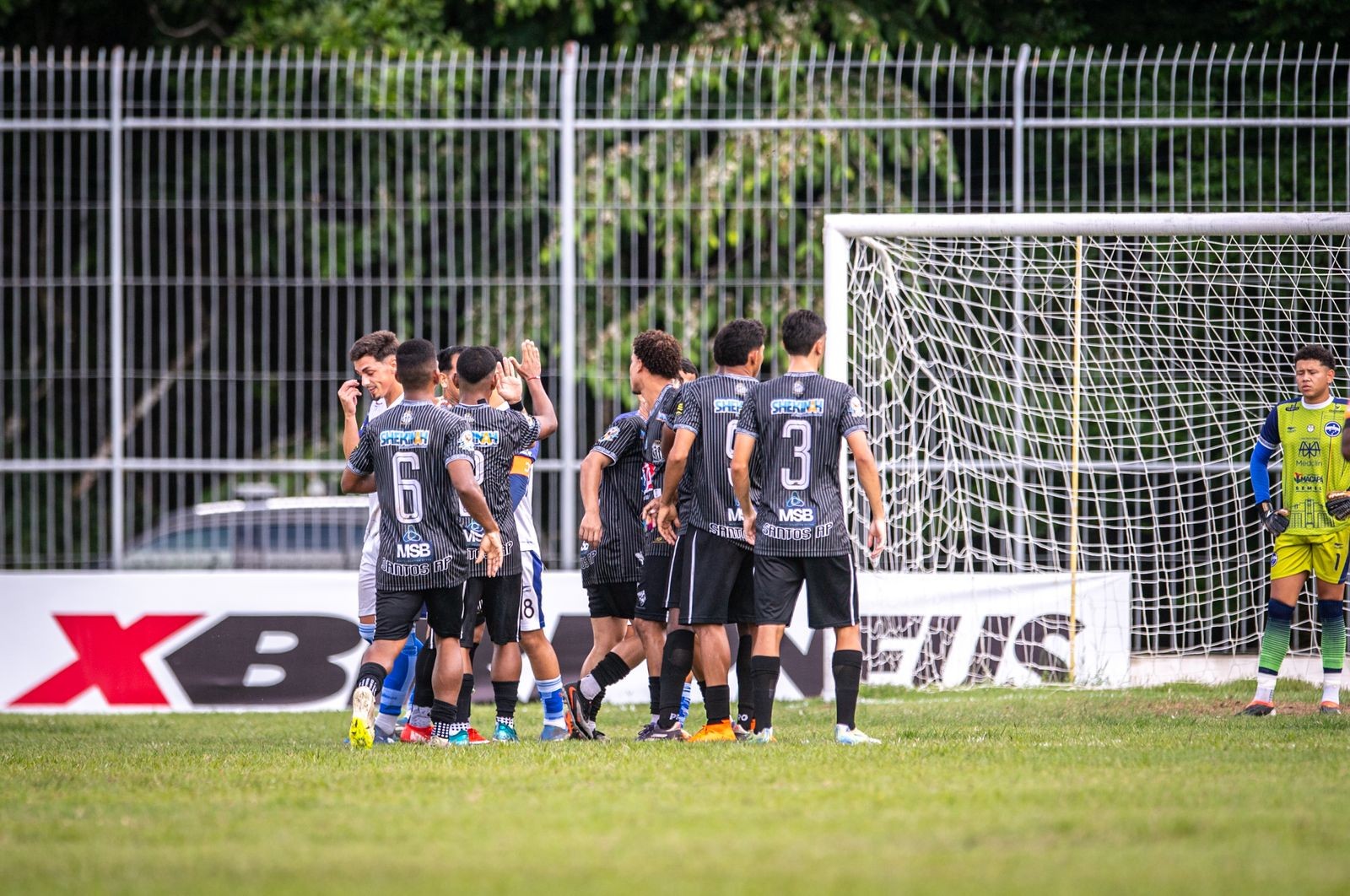 Santos goleia e garante classificação à semifinal do Amapazão