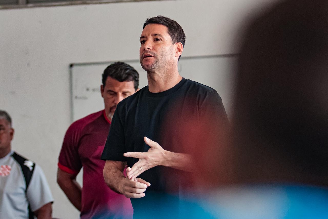 Bangu contrata Thiago Neves para técnico do sub-20, e estreia será contra o Fluminense