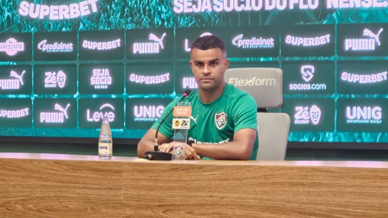 Alisson é apresentado pelo Fluminense e destaca trabalho de Zubeldía, que quase o colocou na Seleção