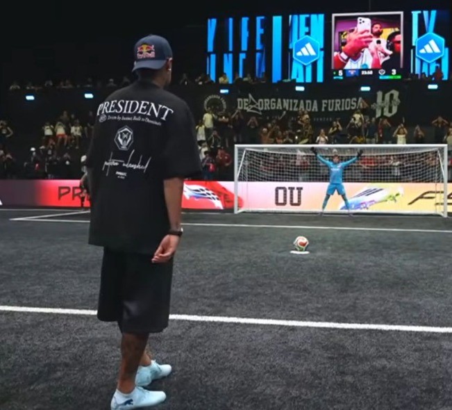 Neymar converte pênalti na Kings League após ficar fora de convocação de Ancelotti