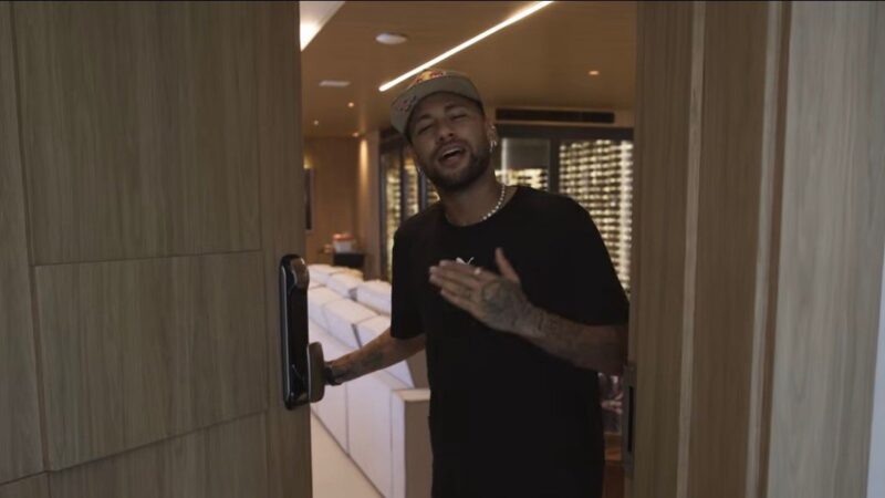 Neymar diz que não é o mesmo de 10 anos atrás e admite carreira perto do fim: “Vão aproveitando”