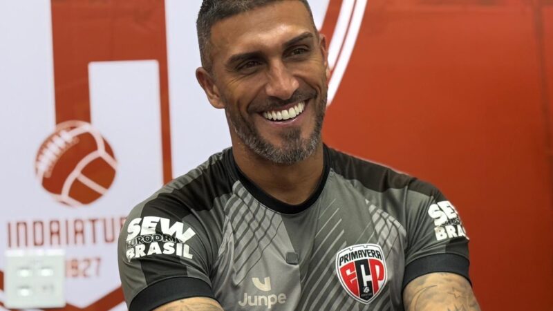 Rafael Marques vira técnico por acaso, explica treta com Cuca e faz mistério sobre desafeto no futebol