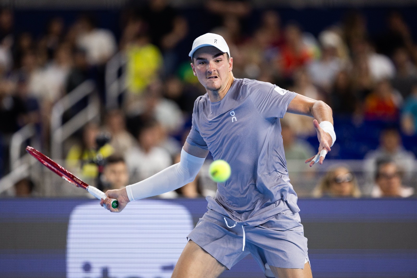 João Fonseca bate Fabian Marozsan e encara Alcaraz na 2ª rodada do Miami Open