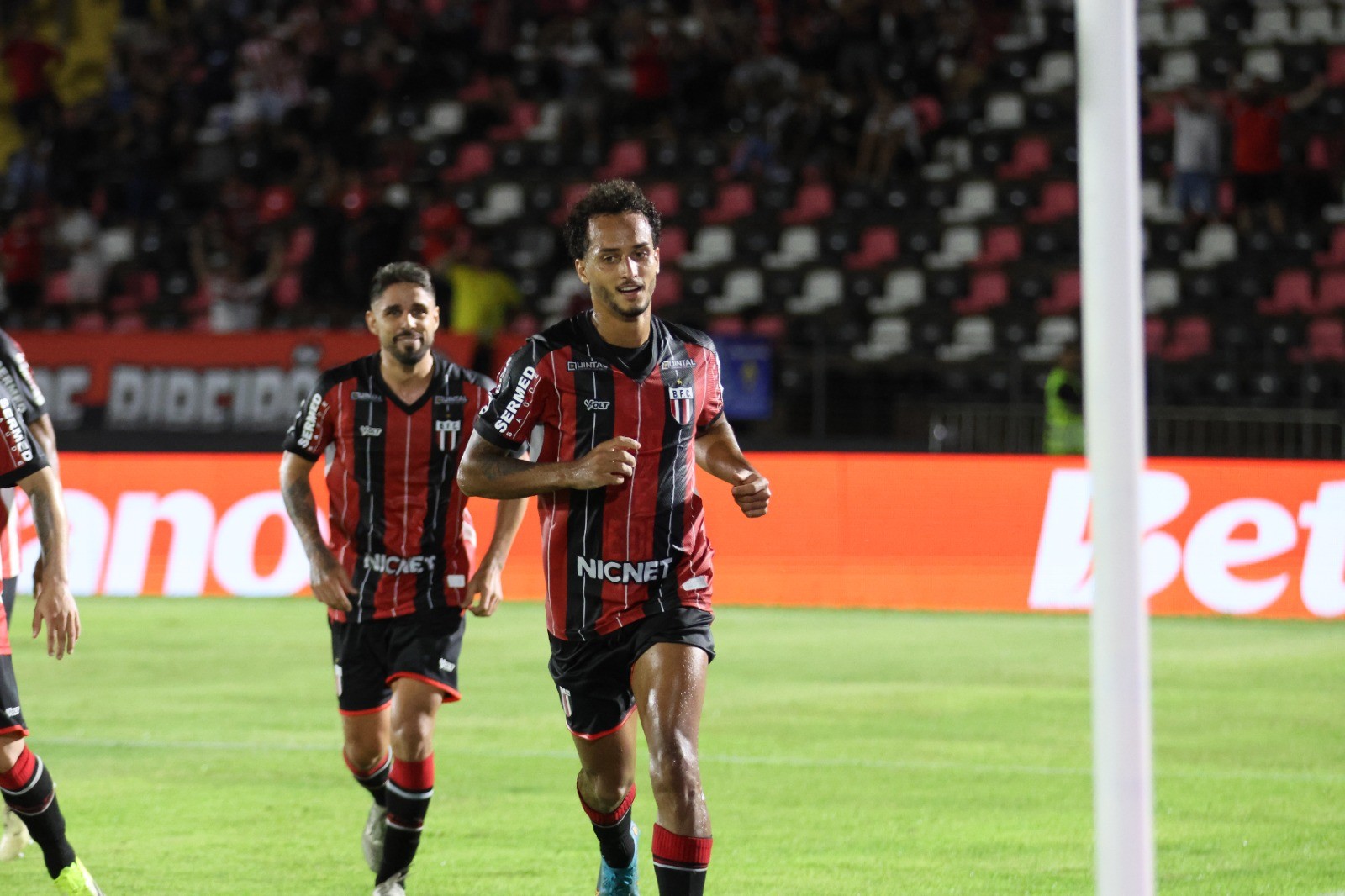 Morelli recebe proposta do futebol japonês e Maringá pede devolução de empréstimo ao Botafogo-SP