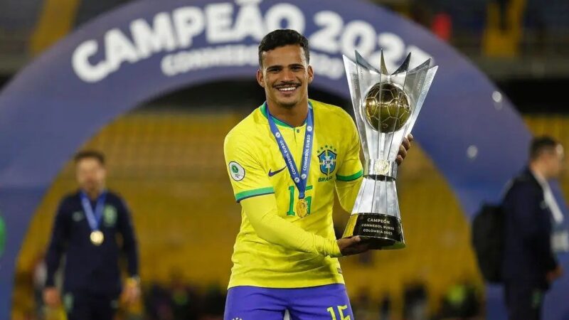 Alex Sandro, do Flamengo, é cortado da Seleção; Kaiki, do Cruzeiro, é convocado para o lugar