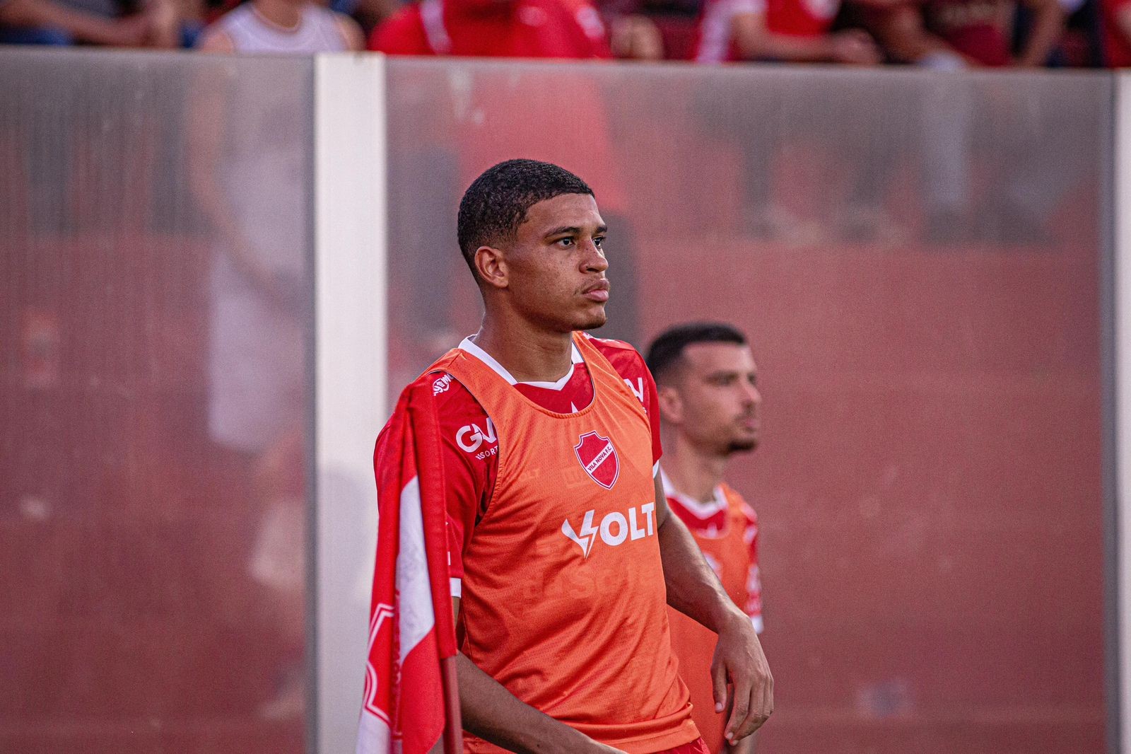 Zagueiro do Vila Nova estreia no futebol brasileiro aos 28 anos