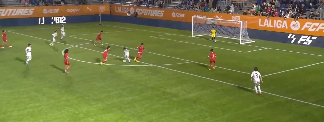 Promessa do Real Madrid dá drible de Zidane e faz golaço no Mundial sub-12; veja vídeo