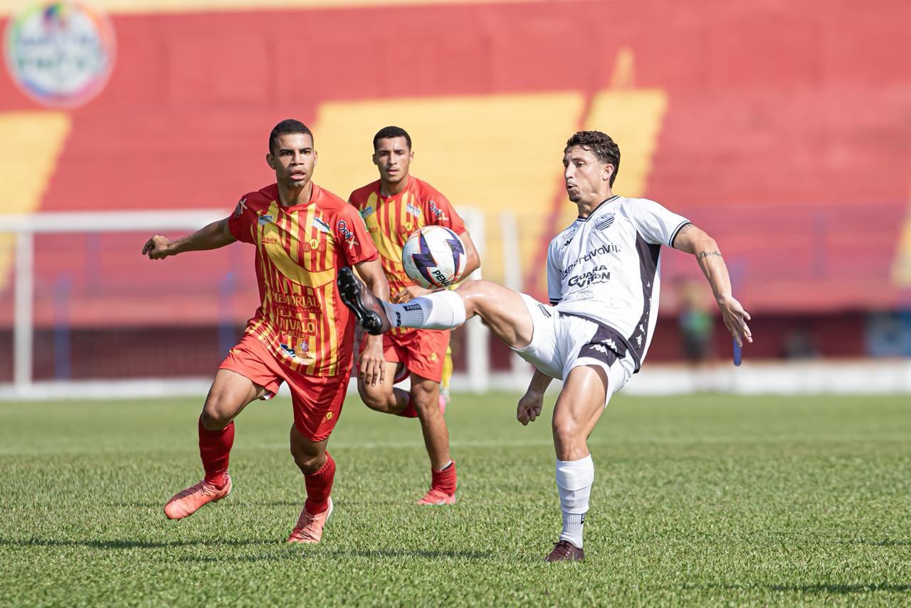 Zagueiro equatoriano marca o “gol que Pelé não fez” e livra queda de time tradicional na 4ª divisão de SP