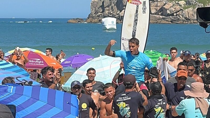 Catarinense Lucas Wood conquista título do QS 6000 da WSL em Imbituba