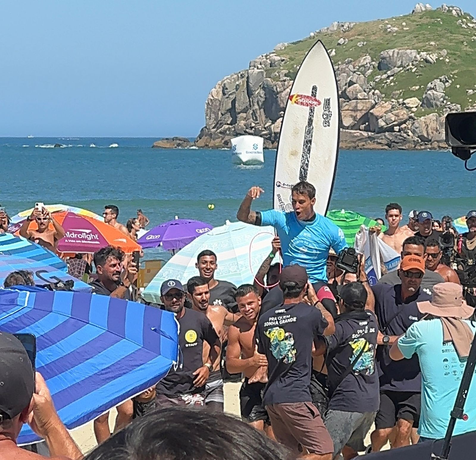 Catarinense Lucas Wood conquista título do QS 6000 da WSL em Imbituba
