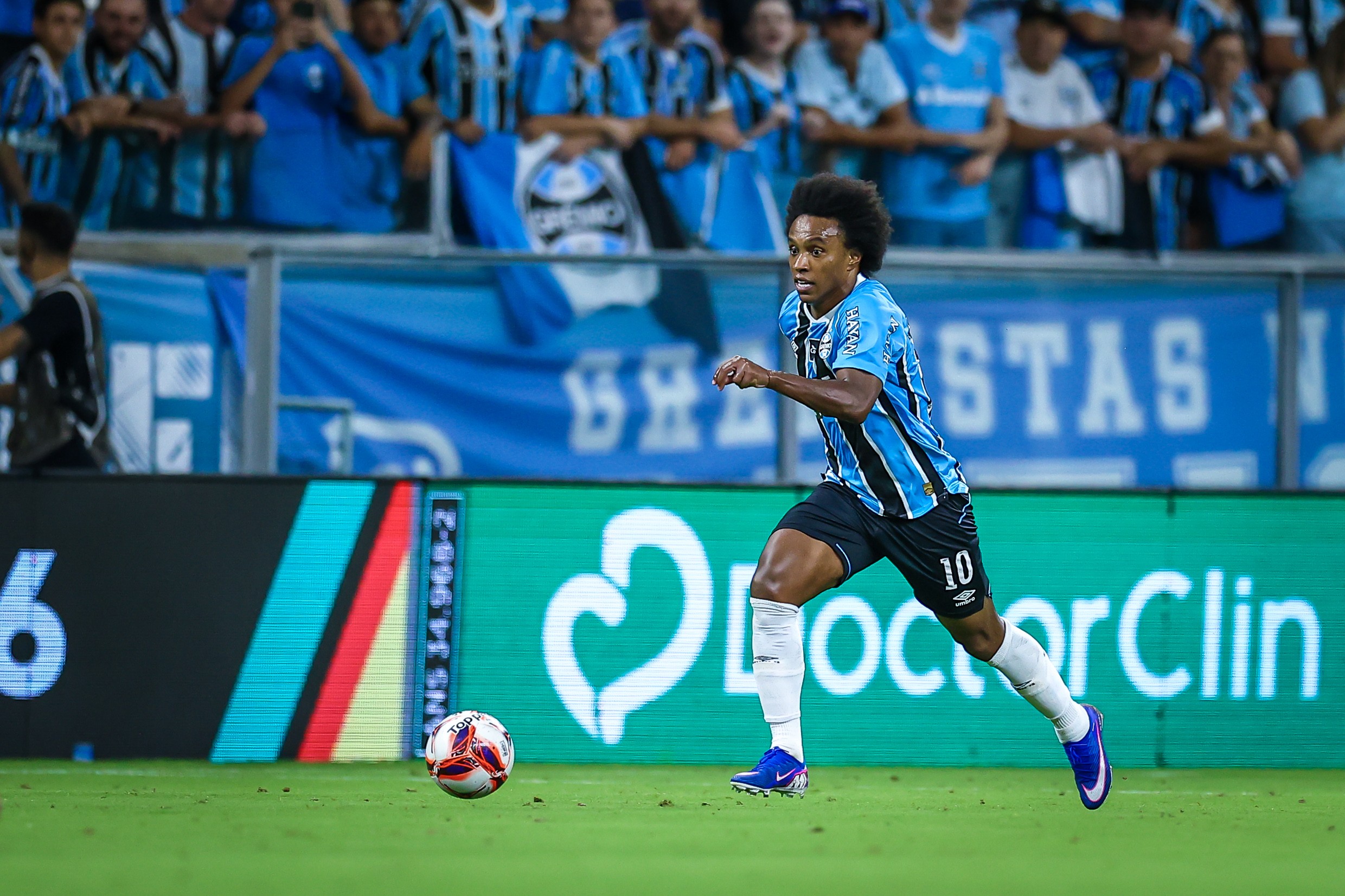 William assume a camisa 10 do Grêmio; veja a numeração completa da temporada