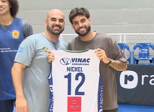 Atacante do Corinthians, Yuri Alberto é homenageado pelo São José Basketball