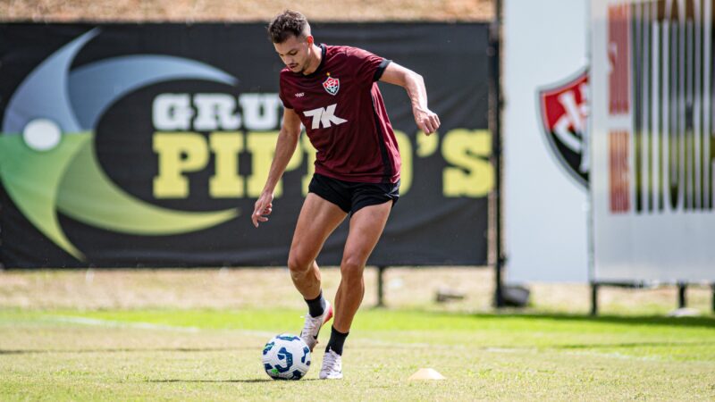 Vitória anuncia empréstimo de Zé Marcos ao Sport