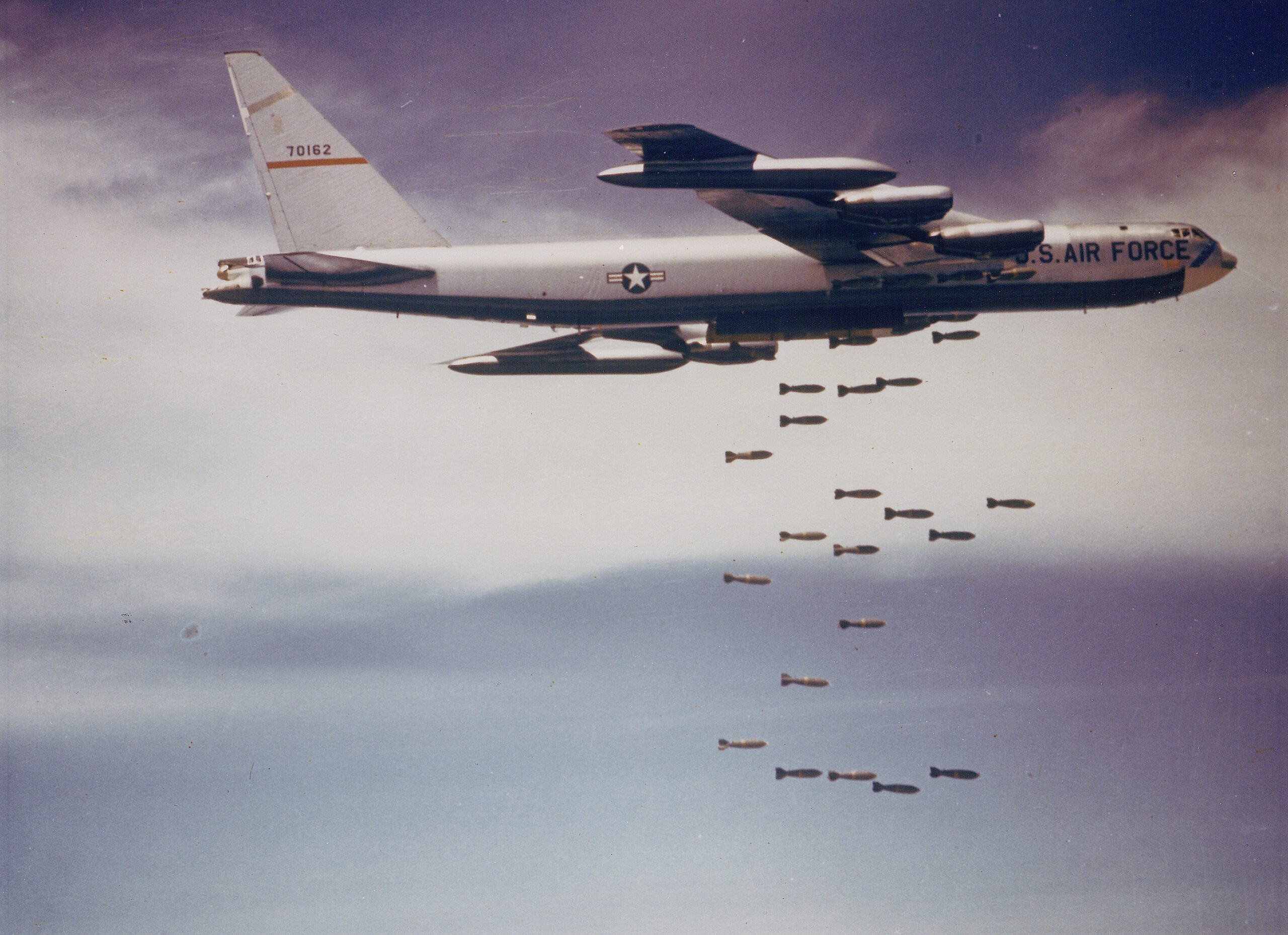 B-52: como é o bombardeiro usado contra o Irã, considerado uma das armas mais mortais dos EUA