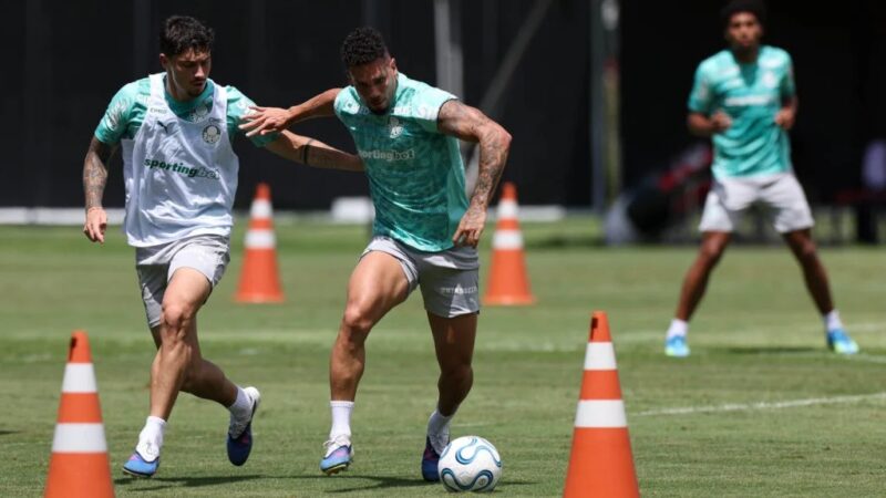 Palmeiras treina na Bahia com Paulinho e embarca para estreia na Libertadores