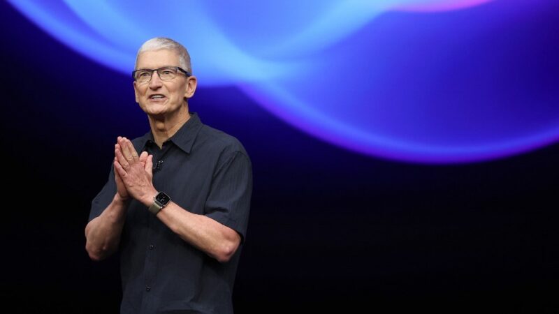 Apple anuncia sucessão: Tim Cook deixará comando e John Ternus será novo CEO