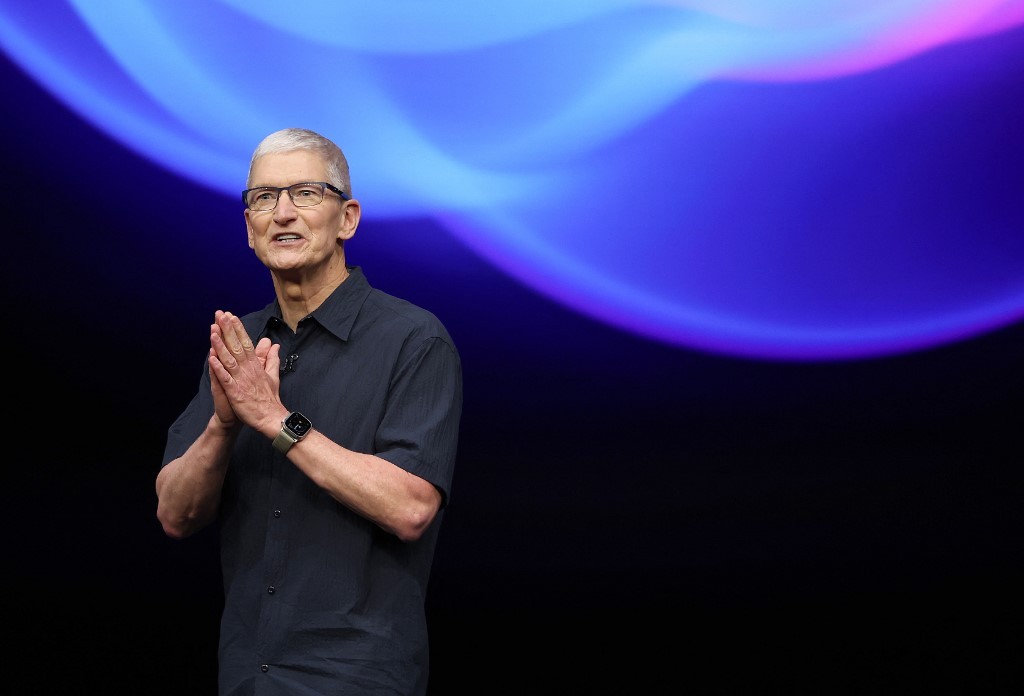 Apple anuncia sucessão: Tim Cook deixará comando e John Ternus será novo CEO