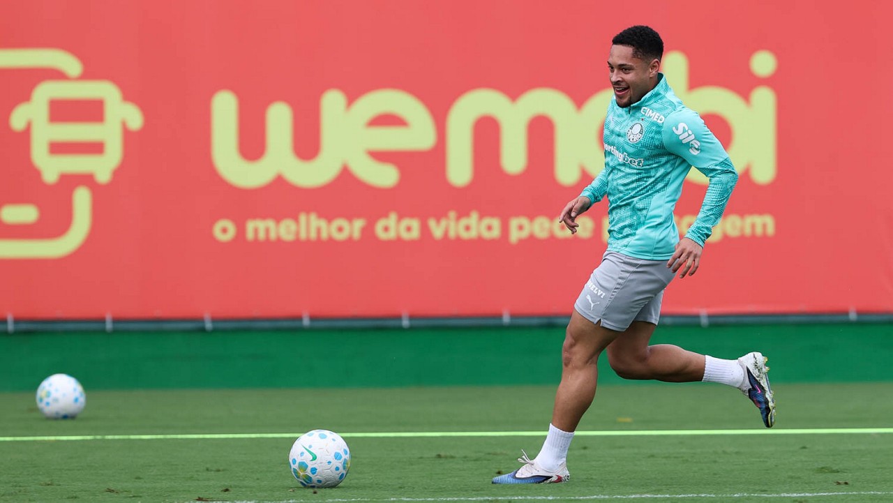 Escalação do Palmeiras: elenco se reapresenta, e Vitor Roque e Paulinho treinam com o grupo
