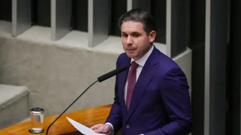 Escala 6×1: CNI entrega manifesto a Hugo Motta contra mudanças na jornada de trabalho
