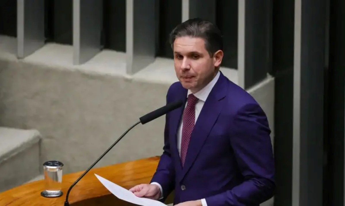 Escala 6×1: CNI entrega manifesto a Hugo Motta contra mudanças na jornada de trabalho