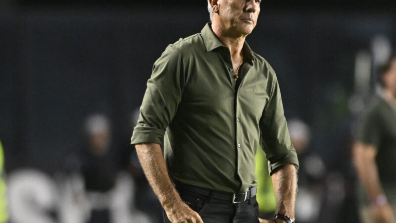 Análise: arbitragem condiciona resultado, e Renato vive primeira turbulência no Vasco