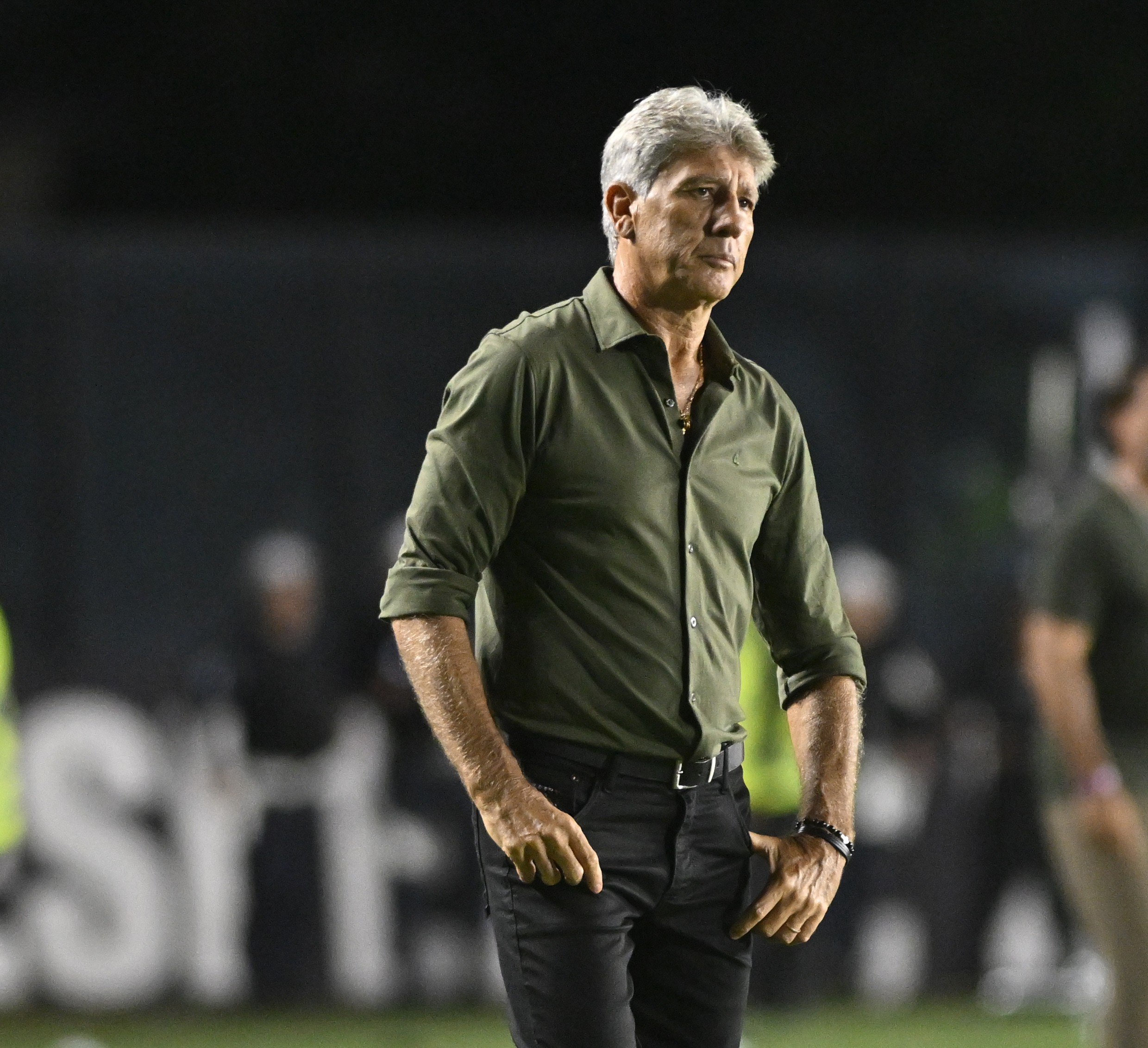 Análise: arbitragem condiciona resultado, e Renato vive primeira turbulência no Vasco