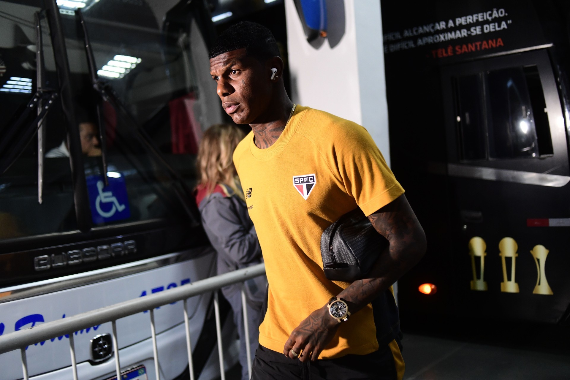 São Paulo inicia processo e vai aguardar dez dias para rescindir contrato de Arboleda