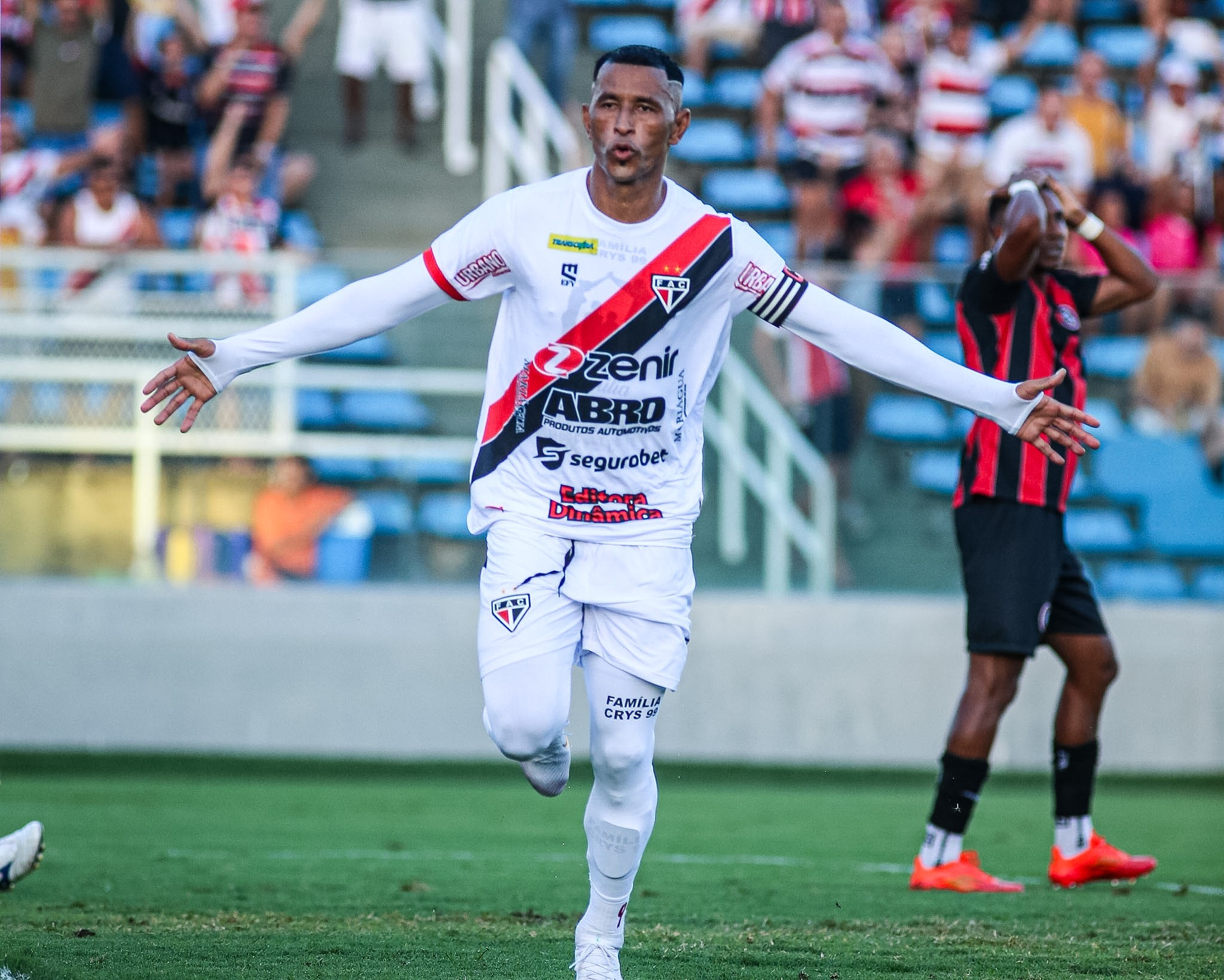 Interminável! Aos 44 anos, atacante Ciel é anunciado pelo Ferroviário