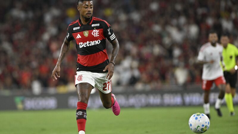 Flamengo encaminha renovação de contrato de Bruno Henrique