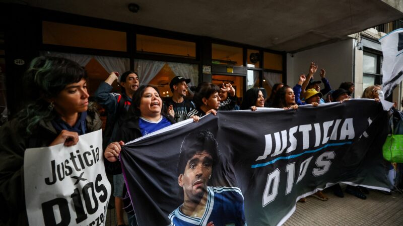 Em julgamento, filha de Maradona diz que família sofreu ‘manipulação total’ pela equipe médica do pai