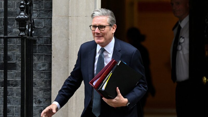 Primeiro-ministro britânico reconhece erro ao nomear amigo de Jeffrey Epstein