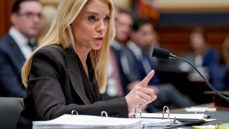 Trump demite procuradora-geral dos EUA, Pam Bondi