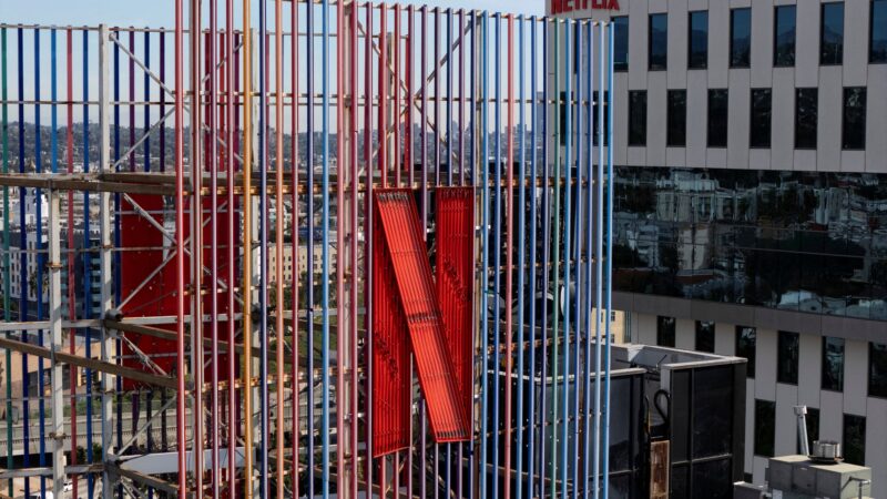 Ações da Netflix caem mais de 10% após projeções fracas e saída de Hastings ampliar dúvidas sobre crescimento