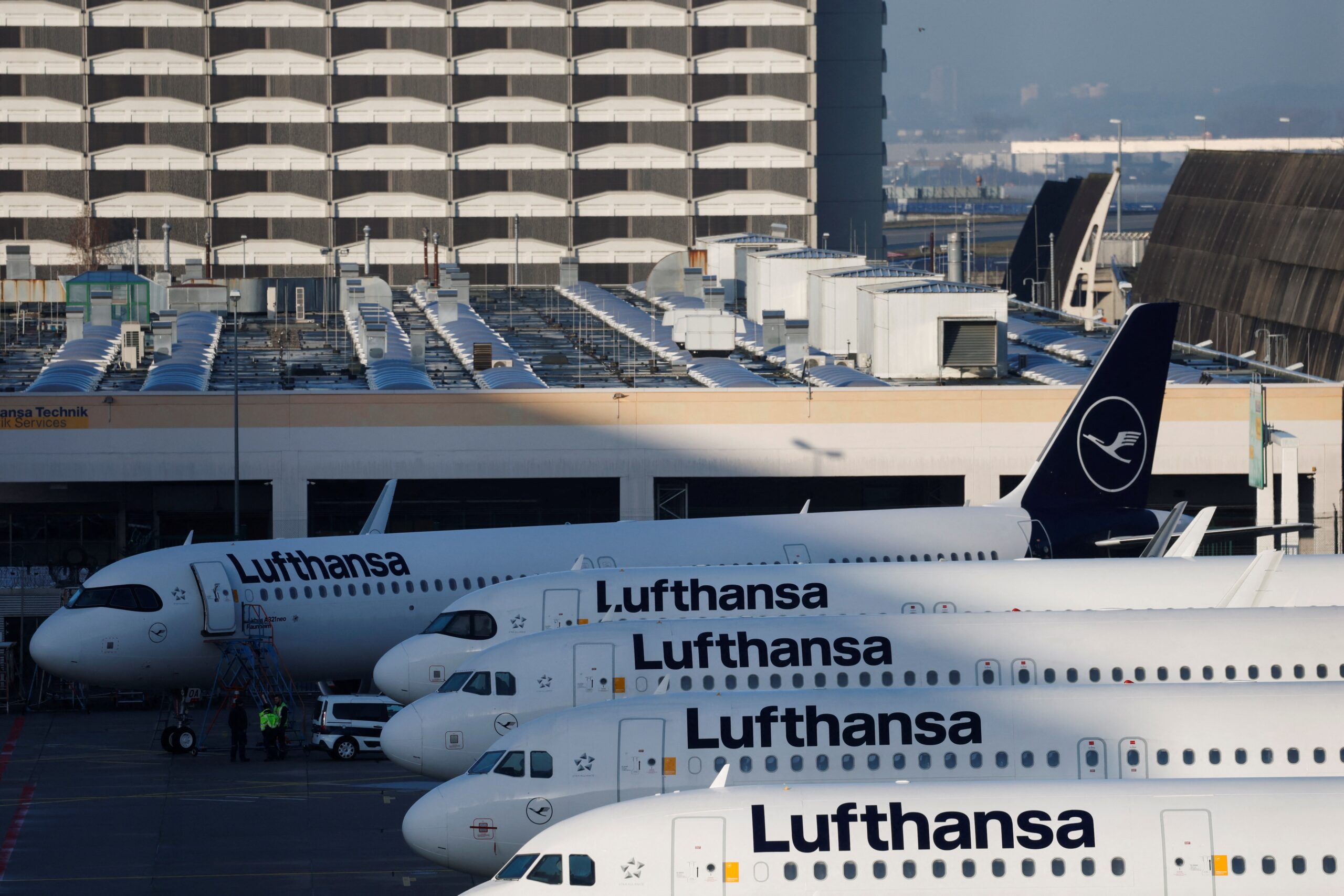 Lufthansa cortará voos para economizar combustível